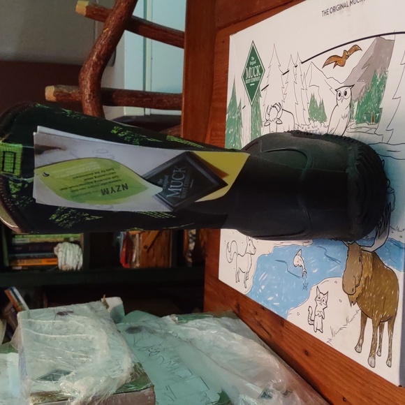 New in box muck boot youth hale bracken / distressed geo print sz 12 - Picture 2 of 8